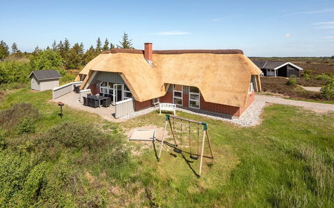 Atti - 2.5Km from the Sea: Dachdecken, Hütte, Haus, Dach, Zuhause, Bauernhaus, Hütte, Estate, Dorf