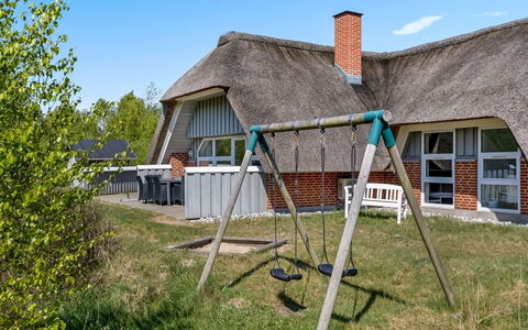 Atti - 2.5Km from the Sea: Dachdecken, Hütte, Haus, Dach, Zuhause, Bauernhaus, Hütte, Estate, Dorf