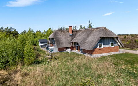 Atti - 2.5Km from the Sea: Dachdecken, Hütte, Haus, Dach, Zuhause, Bauernhaus, Hütte, Estate, Dorf