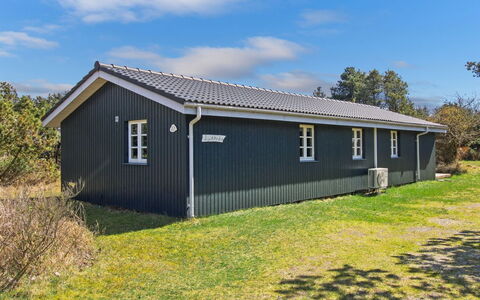 Marja - 1.3Km from the Sea: Holz, Dach, Die Architektur, Zuhause, Haus, Hütte, Abstellgleis, Hartholz, Steigung, Estate