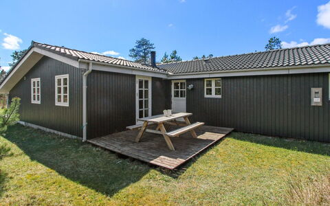 Marja - 1.3Km from the Sea: Holz, Dach, Die Architektur, Zuhause, Haus, Hütte, Abstellgleis, Hartholz, Steigung, Estate