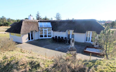 Annalise - 1Km from the Sea: Haus, Dach, Zuhause, Hütte, Strauch, Ground, Estate, Bauernhaus, Abstellgleis, Gartenbauten