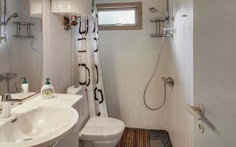 Dika - 1Km from the Sea: Badezimmer, Armatur, Bad Sink, Toilleten Sitz, Interior Design, Sinken, Toilette, Flooring, Fussboden, Zapfhahn