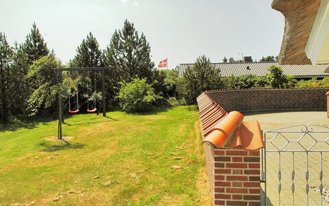 Carolin - 400M from the Sea: Gras, Haus, Dach, Zuhause, Hütte, Strauch, Grundstueck, Ländliches Gebiet, Bauernhaus, Ground