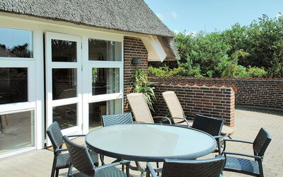 Carolin - 400M from the Sea