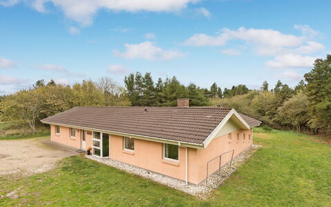 Vicktoria - 500M to the Fjord: Haus, Zuhause, Dach, Wohngebiet, Hütte, Estate, Bauernhaus, Rasen, Landscaping, Abstellgleis