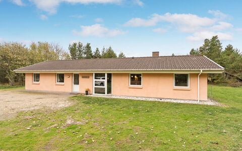 Vicktoria - 500M to the Fjord: Haus, Zuhause, Dach, Wohngebiet, Hütte, Estate, Bauernhaus, Rasen, Landscaping, Abstellgleis
