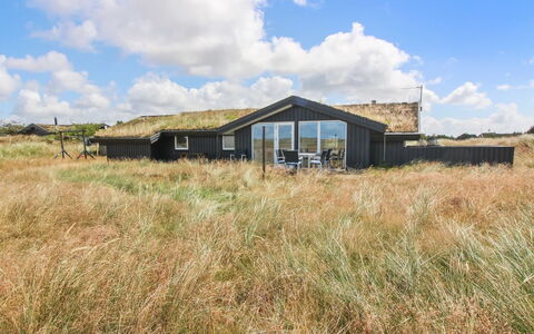 Edyta - 400M from the Sea: Gras, Haus, Dach, Zuhause, Hütte, Strauch, Grundstueck, Ländliches Gebiet, Bauernhaus, Ground