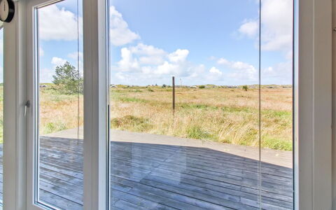 Edyta - 400M from the Sea: Gras, Haus, Dach, Zuhause, Hütte, Strauch, Grundstueck, Ländliches Gebiet, Bauernhaus, Ground