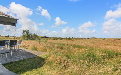 Edyta - 400M from the Sea: Gras, Haus, Dach, Zuhause, Hütte, Strauch, Grundstueck, Ländliches Gebiet, Bauernhaus, Ground