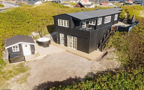 Ayu - 100M from the Sea: Hütte, Schuppen, Hütte, Bauernhaus, Prärie, Hütte, Scheune, Blockhaus, Gartenbauten