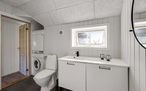 Giesela - 975M from the Sea: Holz, Armatur, Flooring, Fussboden, Sinken, Decke, Installation, Zapfhahn, Badezimmer, Design