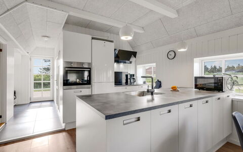 Giesela - 975M from the Sea: Flooring, Zuhause, Küche, Decke, Countertop, Armatur, Zapfhahn, Cabinetry, Sinken