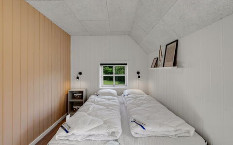 Giesela - 975M from the Sea: Holz, Flooring, Decke, Schlafzimmer, Interior Design, Fussboden, Bett, Bettdecke, Bedding, Bettrahmen