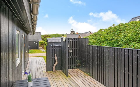 Köbes - 200M from the Sea: Wohnung, Schatten, Balkon, Stuhl, Zaun, Gartenmöbel, Aluminium, Kunstrasen