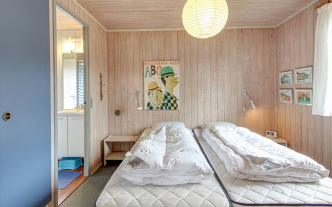 Thurgot - 720M to the Fjord: Möbel, Interior Design, Schlafzimmer, Bett, Flooring, Holz, Fussboden, Decke, Textil, Zimmer