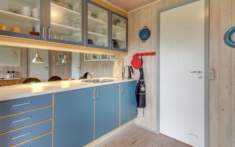 Thurgot - 720M to the Fjord: Holz, Interior Design, Flooring, Decke, Küche, Fussboden, Countertop, Beleuchtung, Möbel, Cabinetry