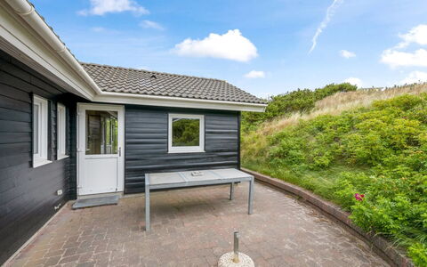 Eugenie - 450M from the Sea: Holz, Zuhause, Dach, Abstellgleis, Die Architektur, Haus, Hütte, Tür, Veranda, Estate