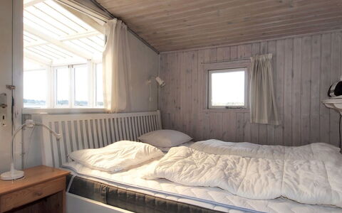 Annelotte - from the Sea: Schlafzimmer, Bett, Holz, Bettdecke, Bedding, Linens, Möbel, Fussboden, Interior Design, Bettrahmen