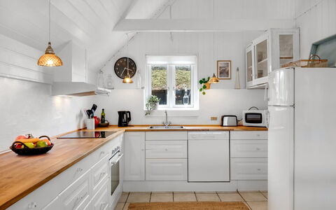 Annielle - from the Sea: Flooring, Küche, Interior Design, Küchengerät, Holz, Cabinetry, Möbel, Countertop, Fussboden, Haushaltsgerät
