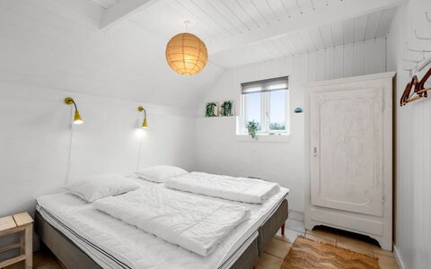 Annielle - from the Sea: Schlafzimmer, Bett, Wand, Holz, Interior Design, Decke, Fussboden, Bedding, Bettdecke, Flooring