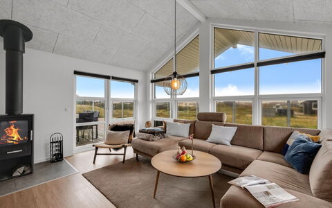 Tola - 450M from the Sea: Holz, Flooring, Decke, Interior Design, Fussboden, Wohnzimmer, Zuhause, Zimmer, Hartholz