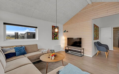 Tola - 450M from the Sea: Flooring, Holz, Fussboden, Interior Design, Decke, Zimmer, Couch, Wohnzimmer, Holzboden, Zuhause