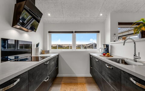 Tola - 450M from the Sea: Küche, Countertop, Decke, Flooring, Major Appliance, Küchengerät, Interior Design, Haushaltsgerät, Cabinetry, Fussboden