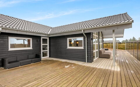 Tola - 450M from the Sea: Holz, Dach, Tür, Zuhause, Abstellgleis, Hütte, Planke, Hartholz, Deck, Veranda