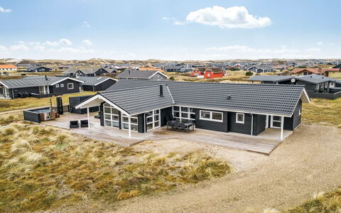 Tola - 450M from the Sea: Haus, Dach, Zuhause, Hütte, Schuppen, Gartenbauten, Abstellgleis, Garten, Blockhaus, Hütte