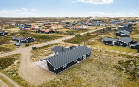 Tola - 450M from the Sea: Haus, Dach, Zuhause, Hütte, Schuppen, Gartenbauten, Abstellgleis, Garten, Blockhaus, Hütte