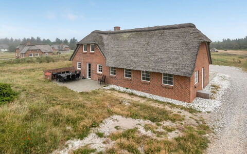 Matrona - 750M from the Sea: Dach, Hütte, Haus, Grundstueck, Dachdecken, Ländliches Gebiet, Bauernhaus, Dorf, Scheune