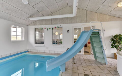 Matrona - 750M from the Sea: Verbundwerkstoff, Fussboden, Schwimmbad, Design, Resort, Hotel, Daylighting, Freizeitzentrum, Fliese