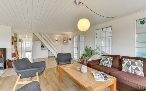 Matrona - 750M from the Sea: Flooring, Möbel, Holz, Fussboden, Interior Design, Holzboden, Decke, Couch, Tabelle, Zuhause