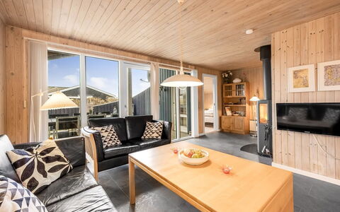 Odmar - 300M from the Sea: Holz, Zuhause, Decke, Hartholz, Stuhl, Holzbeize, Küche & Esszimmer Tisch, Wohnzimmer, Holz, Planke