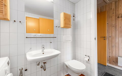 Odmar - 300M from the Sea: Flooring, Armatur, Interior Design, Fussboden, Sinken, Zimmer, Zapfhahn, Installation, Bad Sink, Badezimmer