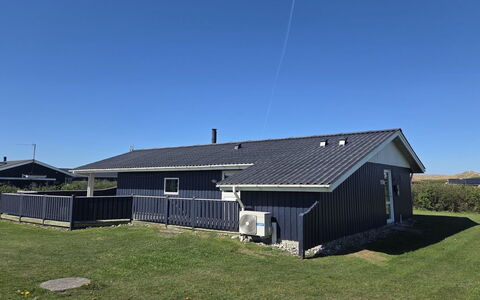 Odmar - 300M from the Sea: Holz, Haus, Hütte, Zuhause, Dach, Ländliches Gebiet, Abstellgleis, Blockhaus, Gartenbauten, Hartholz