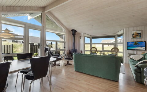 Suometar - 400M from the Sea: Zuhause, Tür, Decke, Wohnung, Hartholz, Design, Schatten, Daylighting, Veranda