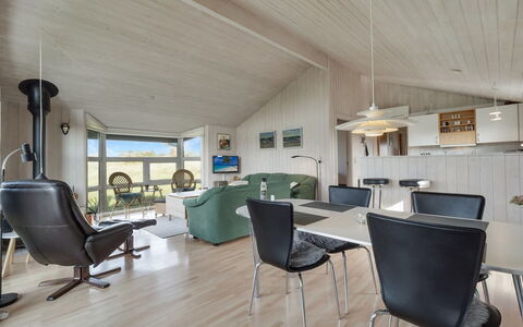 Suometar - 400M from the Sea: Interior Design, Decke, Flooring, Möbel, Fussboden, Couch, Light Fixture, Wohnzimmer, Zimmer, Zuhause