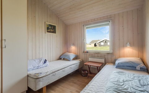 Suometar - 400M from the Sea: Holz, Schlafzimmer, Zuhause, Bett, Bettrahmen, Bettdecke, Hartholz, Bedding, Planke, Holzbeize