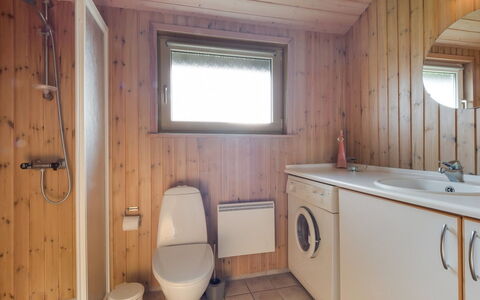 Suometar - 400M from the Sea: Flooring, Armatur, Wand, Fussboden, Holz, Sinken, Interior Design, Bad Sink, Badezimmer, Decke