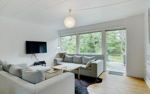 Flor - 900M from the Sea: Möbel, Interior Design, Flooring, Couch, Fussboden, Wand, Decke, Wohnzimmer, Holz, Zimmer