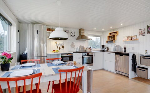 Carelle - 300M from the Sea: Küche, Interior Design, Möbel, Decke, Holz, Light Fixture, Countertop, Beleuchtung, Zimmer, Küchengerät