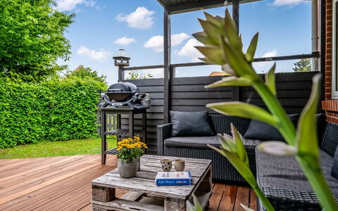 Thiokk - 500M from the Sea: Holz, Zuhause, Veranda, Deck, Hartholz, Dach, Holzbeize, Holzboden, Eco Hotel