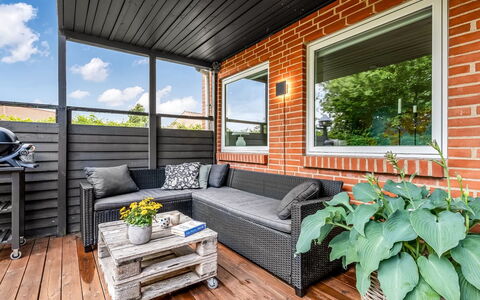 Thiokk - 500M from the Sea: Holz, Zuhause, Veranda, Deck, Hartholz, Dach, Holzbeize, Holzboden, Eco Hotel