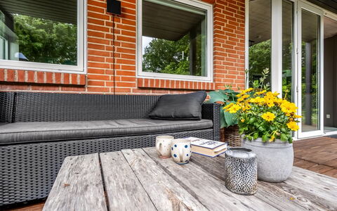 Thiokk - 500M from the Sea: Holz, Zuhause, Veranda, Deck, Hartholz, Dach, Holzbeize, Holzboden, Eco Hotel