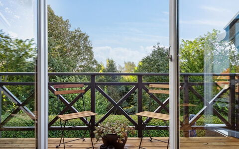 Thiokk - 500M from the Sea: Holz, Zuhause, Veranda, Deck, Hartholz, Dach, Holzbeize, Holzboden, Eco Hotel