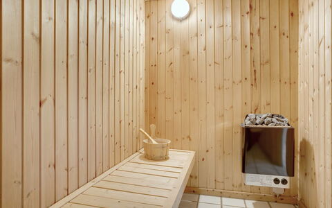 Lenni - 700M from the Sea: Holz, Zuhause, Veranda, Deck, Hartholz, Dach, Holzbeize, Holzboden, Eco Hotel