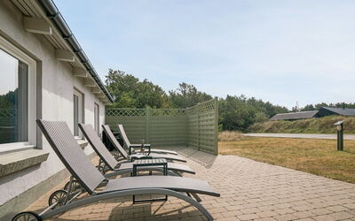 Lenni - 700M from the Sea