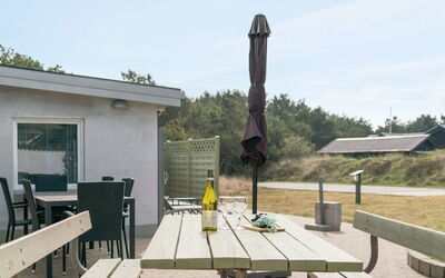 Lenni - 700M from the Sea